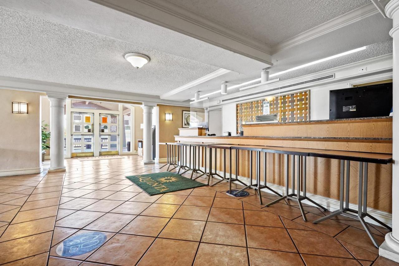 La Quinta Inn By Wyndham Costa Mesa Orange County Exterior photo
