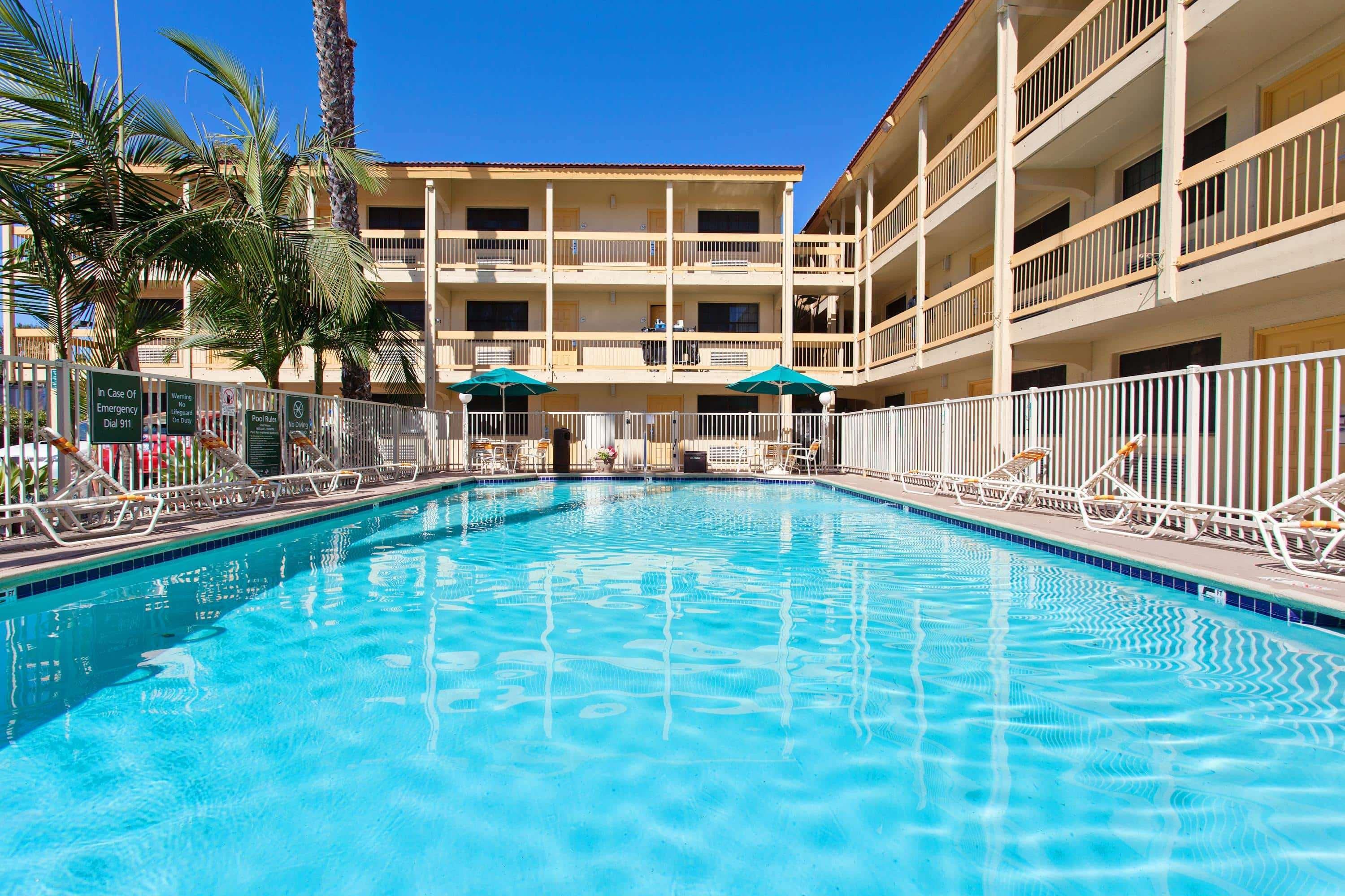 La Quinta Inn By Wyndham Costa Mesa Orange County Exterior photo