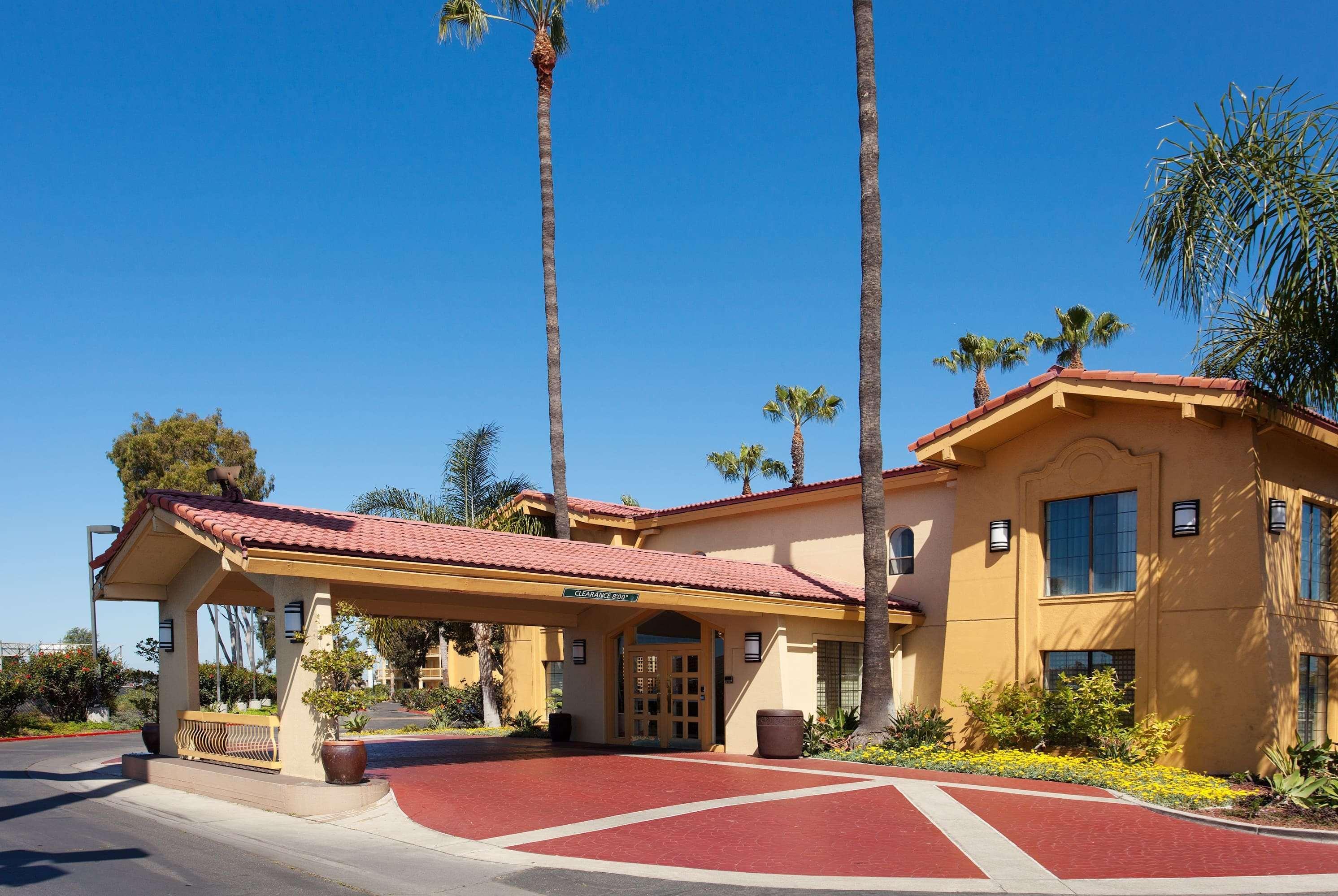 La Quinta Inn By Wyndham Costa Mesa Orange County Exterior photo